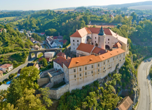 LEDEČ NAD SÁZAVOU castle